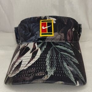 Rare Nike Vintage Purple Foral Dri-Fit Tennis Court Hat Visor Slightly Worn